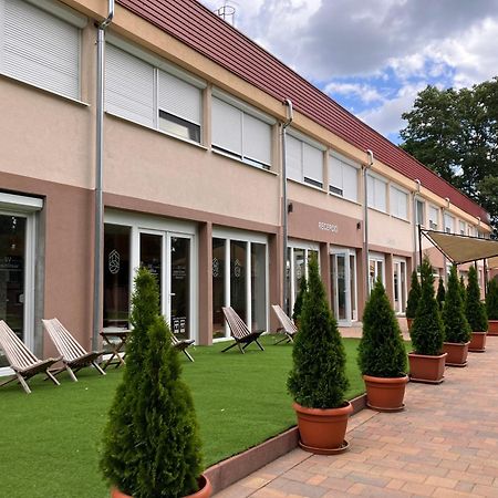 Oereg-To Hotel Es Rendezvenyter Тата Экстерьер фото