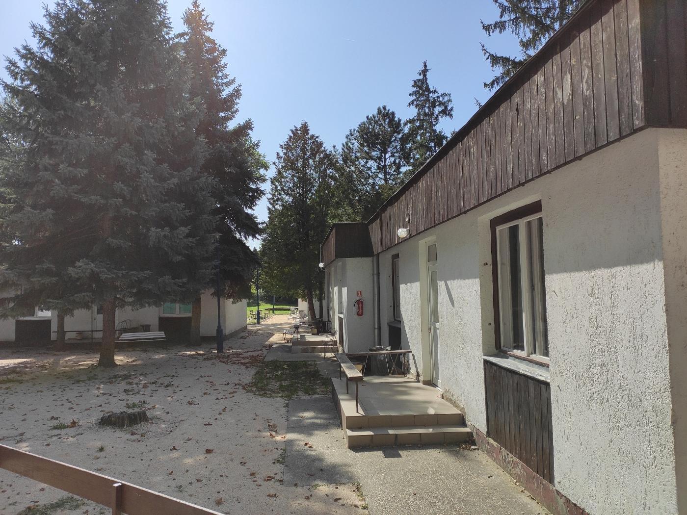 Oereg-To Hotel Es Rendezvenyter Тата Экстерьер фото