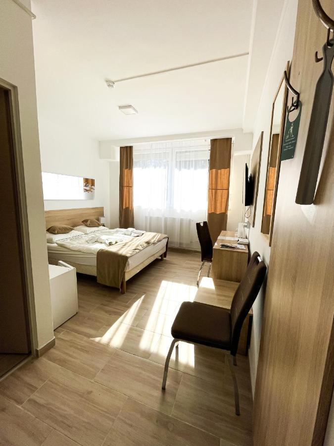 Oereg-To Hotel Es Rendezvenyter Тата Экстерьер фото
