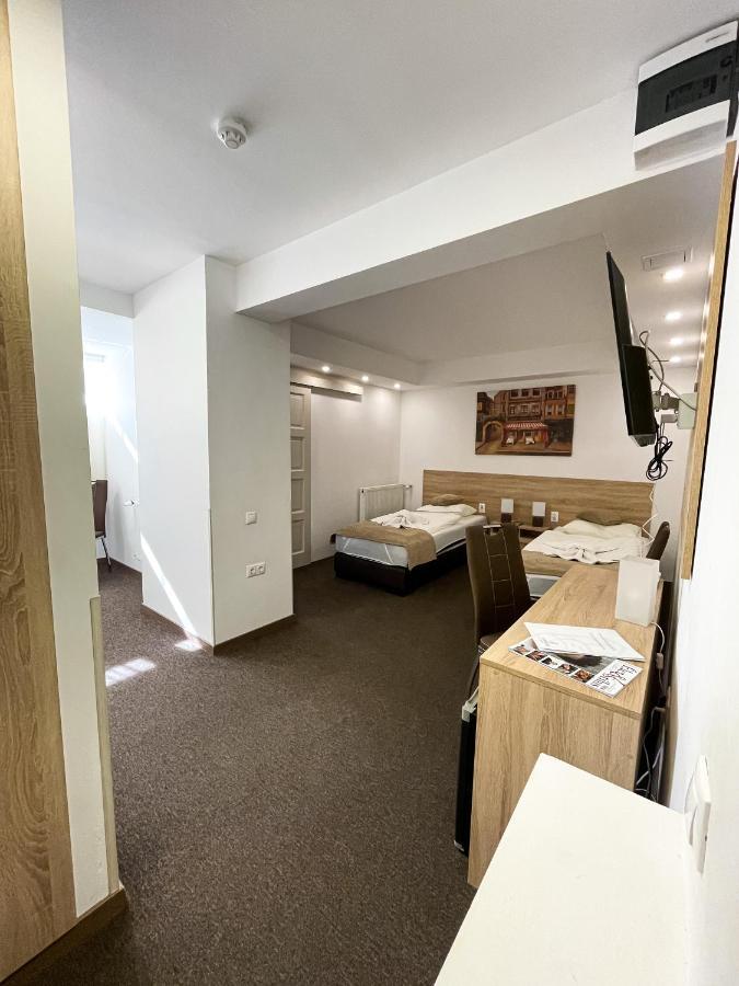 Oereg-To Hotel Es Rendezvenyter Тата Экстерьер фото