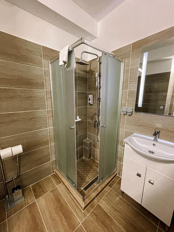 Oereg-To Hotel Es Rendezvenyter Тата Экстерьер фото