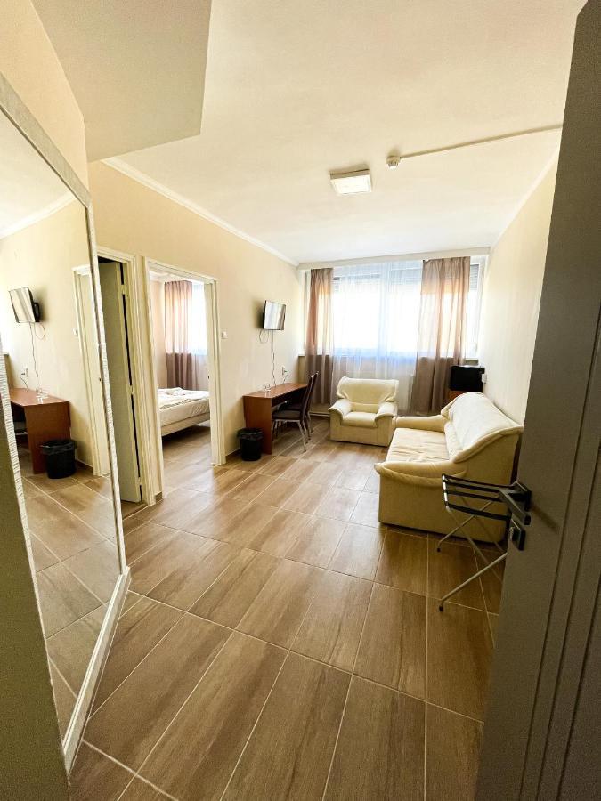 Oereg-To Hotel Es Rendezvenyter Тата Экстерьер фото