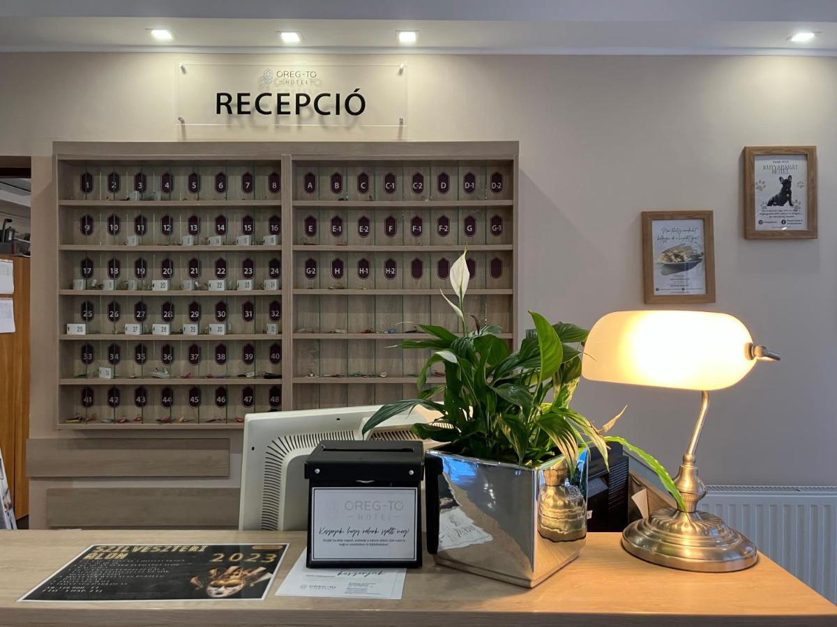 Oereg-To Hotel Es Rendezvenyter Тата Экстерьер фото