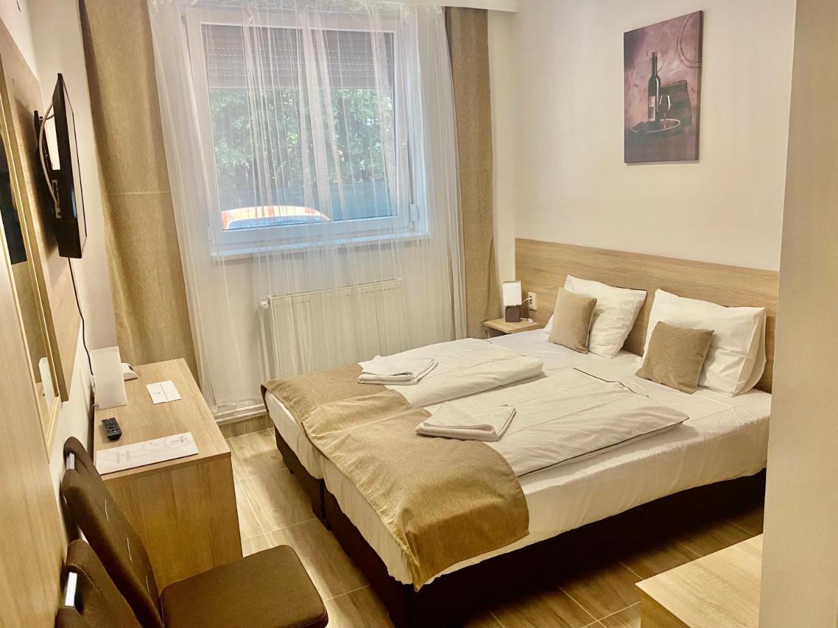 Oereg-To Hotel Es Rendezvenyter Тата Экстерьер фото