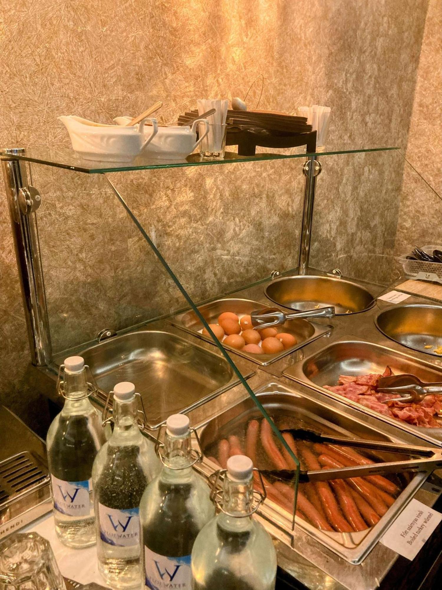 Oereg-To Hotel Es Rendezvenyter Тата Экстерьер фото